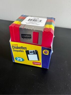 Staples 3.5" Diskettes 25-Pack - Multicolor NEW Factory sealed